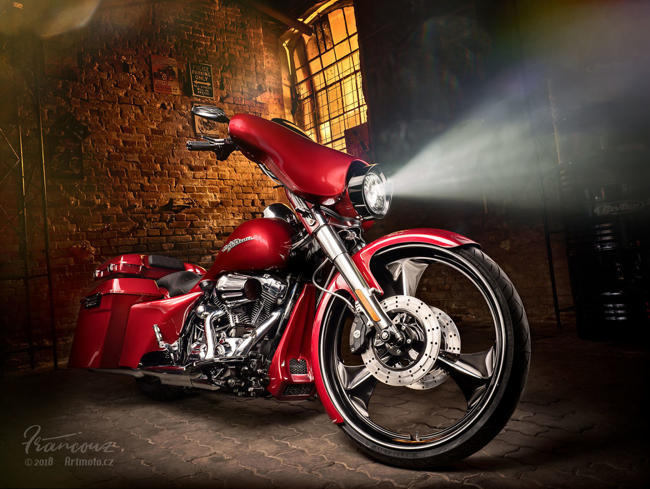 Motorcycle photographer. Professional photos of your motorbike